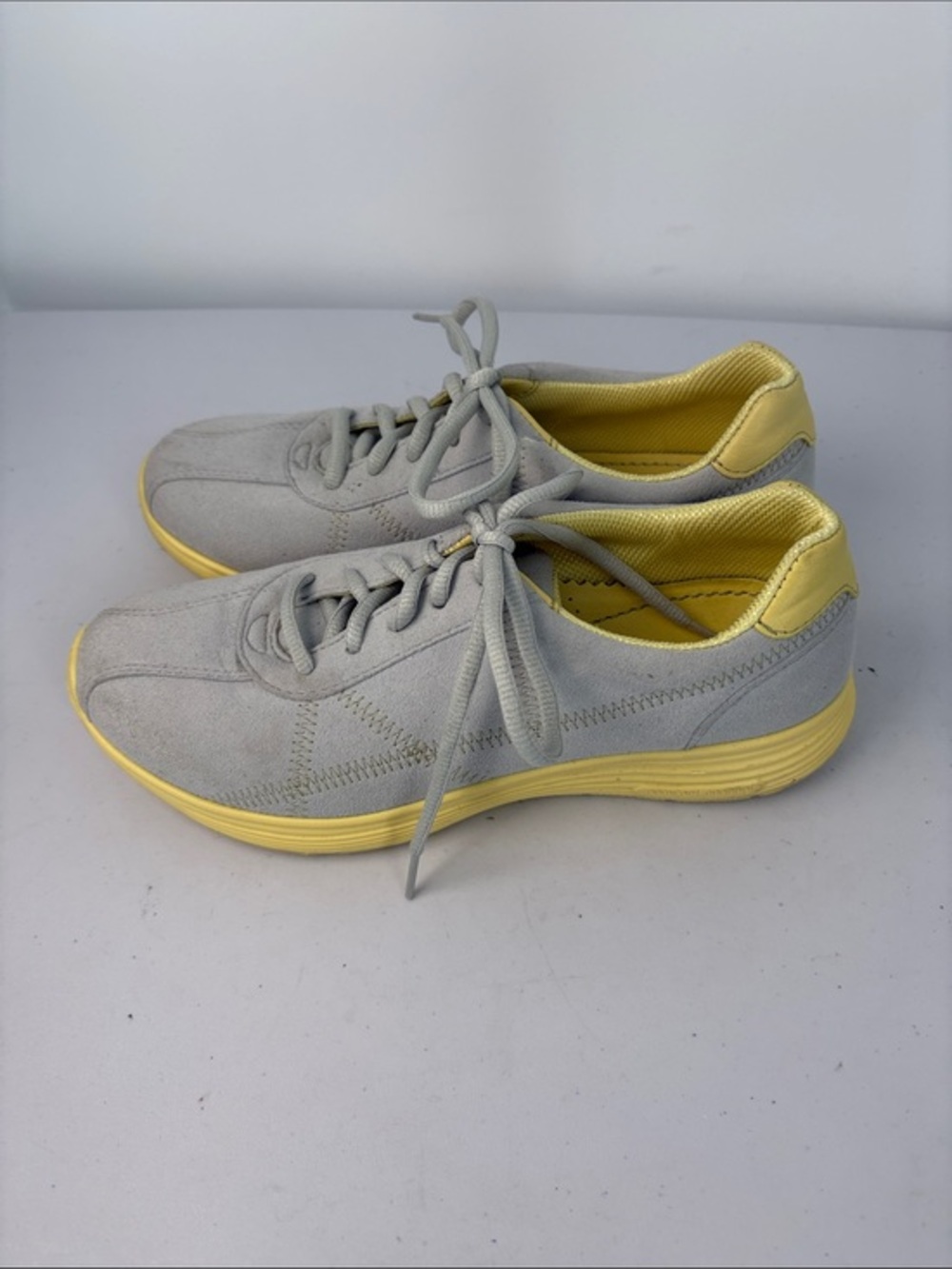 🍯 hotter suede Gray and Yellow Lightweight Sneakers-Star std